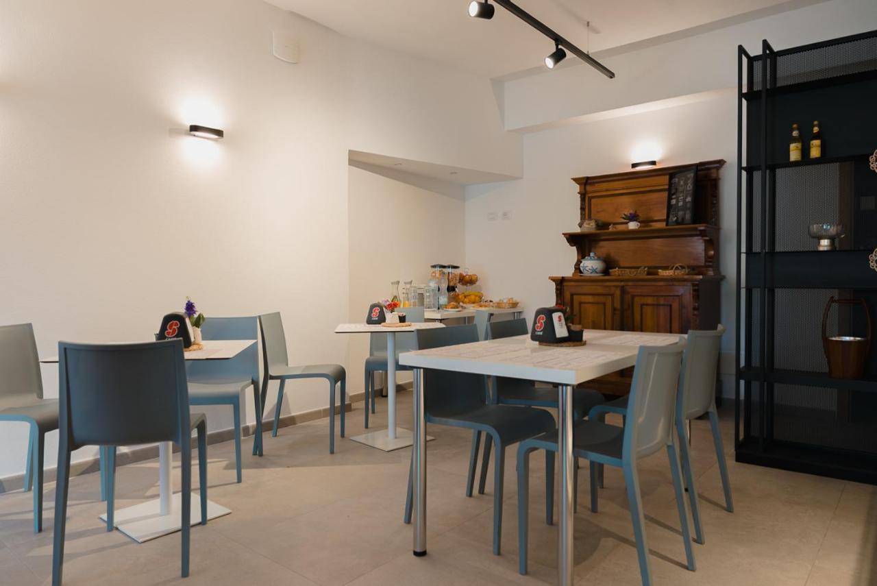 Rooms, Affittacamere Maksim Golfo Aranci Exterior foto