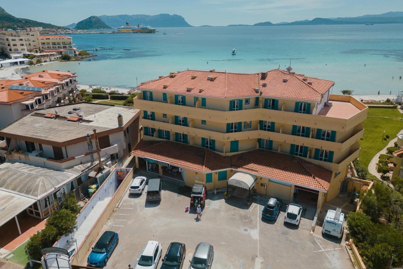 Rooms, Affittacamere Maksim Golfo Aranci Exterior foto